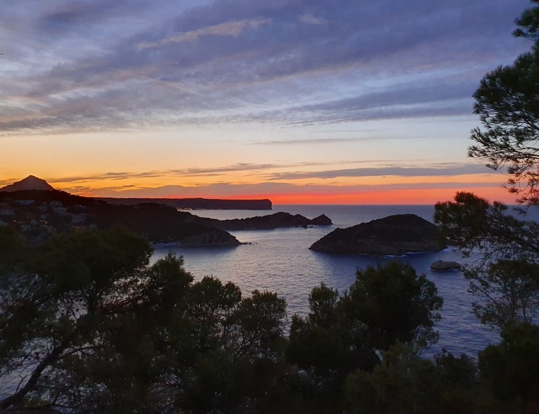 Auringonlaskun aikaan Cap de la Naulla